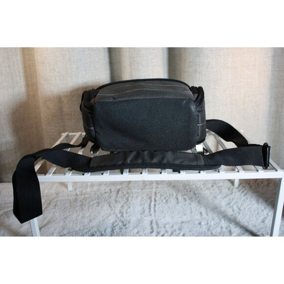 Foray Padded Shoulder Bag - Picture 9 of 9